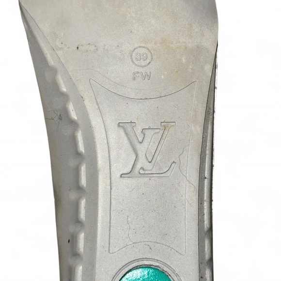 Louis Vuitton Women's FrontRow Sneakers - Picture 7 of 7